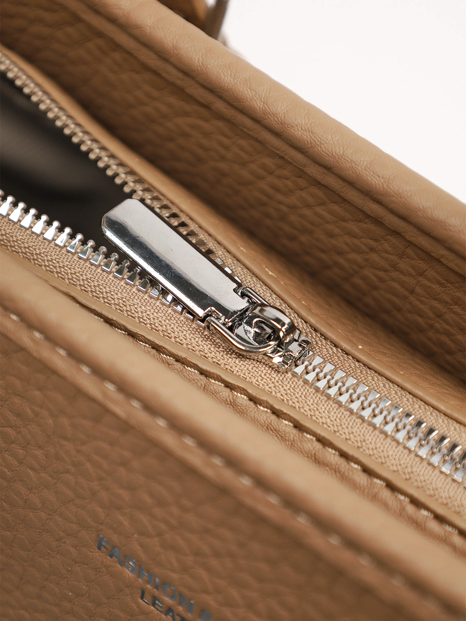 Сумка-тоут  с регулируемыми ручками и тиснением в ассортименте